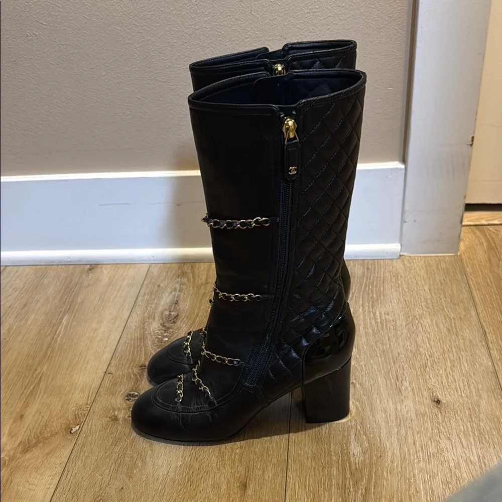 CHANEL Black Leather Knee Boots with Gold Chain Trim - Picture 2 of 3